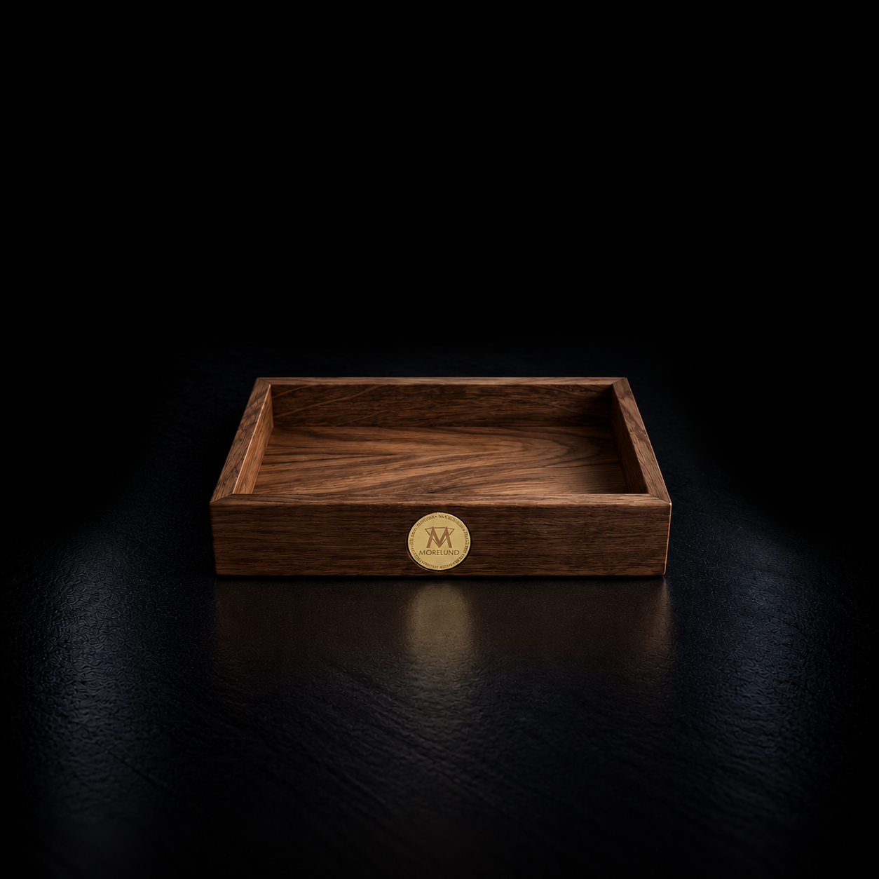Lille Essensbakke i mørk eg, 22 × 16 × 4 cm, kompakt bakke i egetræ til nøgler og pung